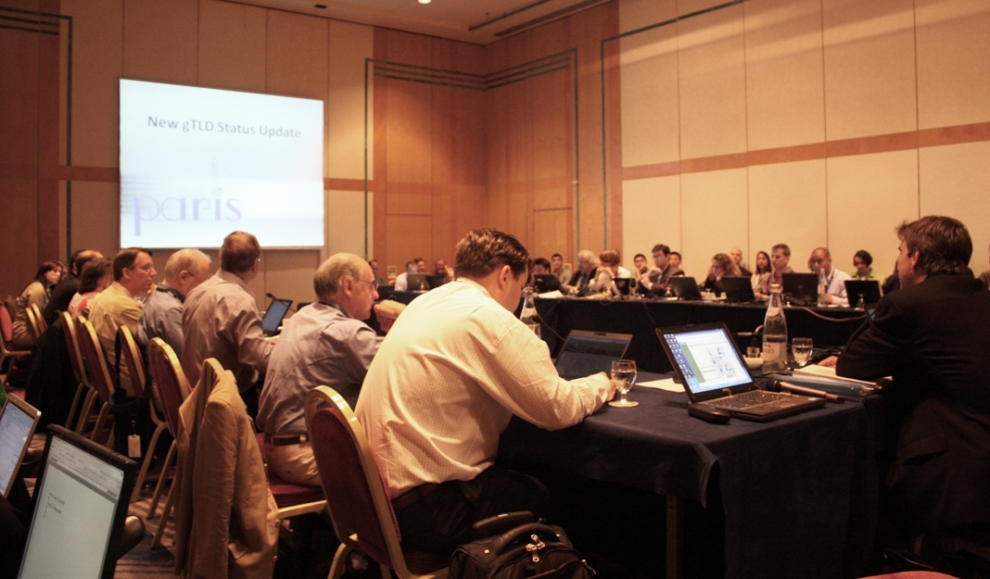 Teilnehmer des 32. ICANN-Meetings bei einer Besprechung zu den neuen gTLD
